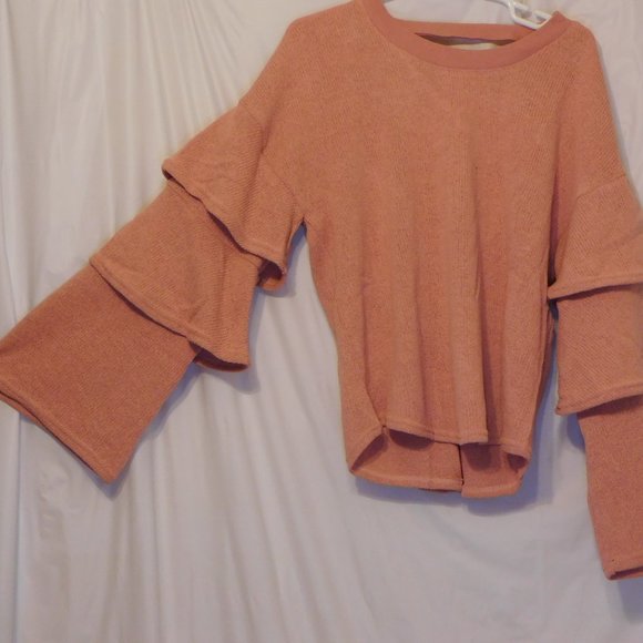 Loveriche Peach Sweater NWT M - Picture 3 of 5